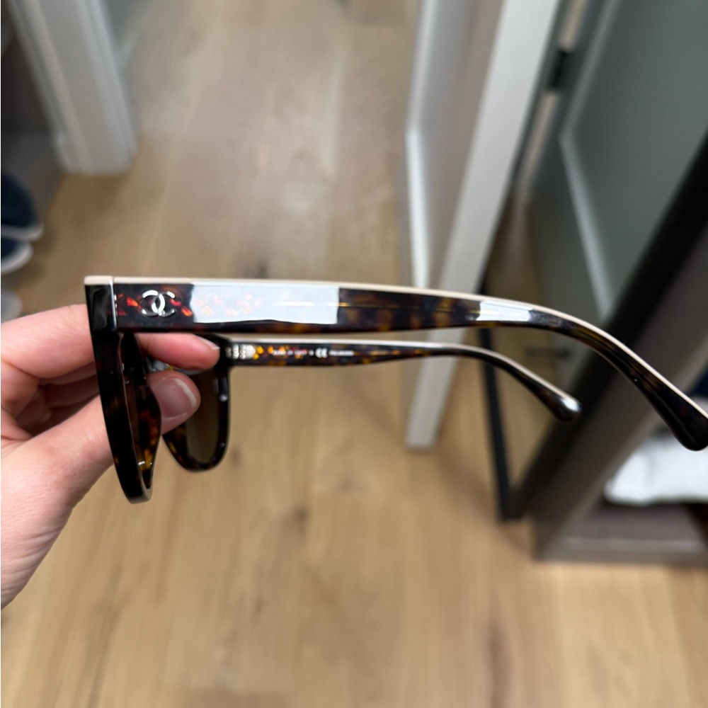 Chanel 5414 tortoise sunglasses - Picture 10 of 12